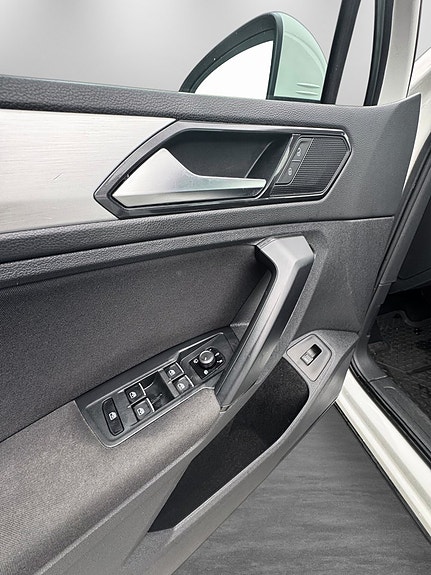 Volkswagen Tiguan 10 of 27