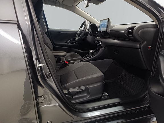 Toyota Yaris 7 of 17