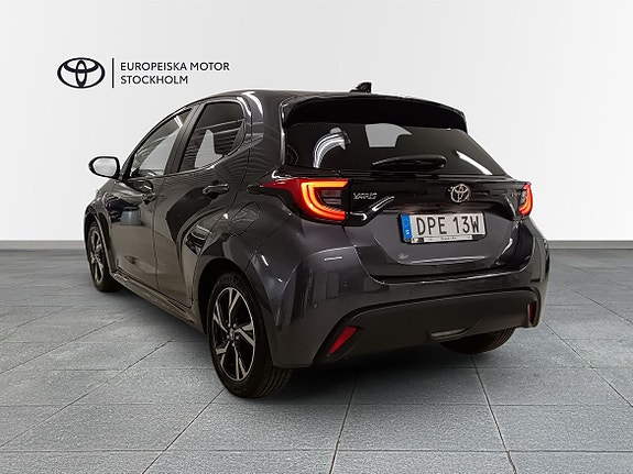 Toyota Yaris 3 of 17