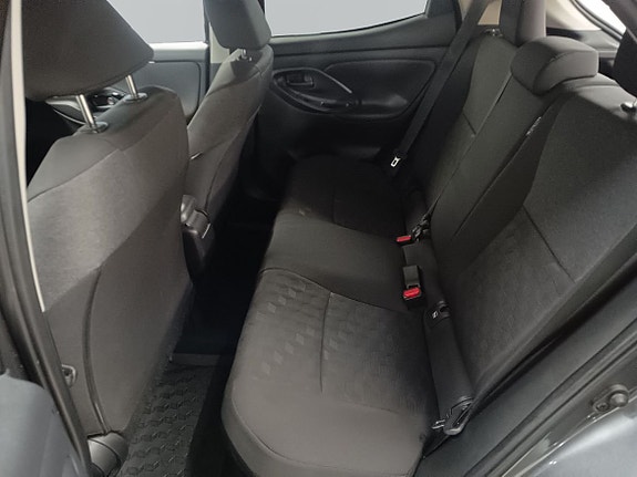 Toyota Yaris 8 of 17