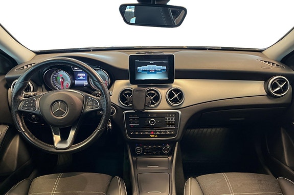Mercedes-Benz GLA200 d 12 of 26