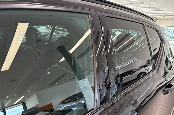 Volvo XC40 17 of 30