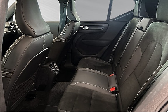 Volvo XC40 8 of 30