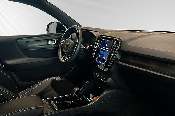 Volvo XC40 10 of 30
