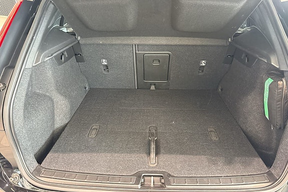 Volvo XC40 13 of 30