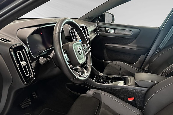 Volvo XC40 7 of 30
