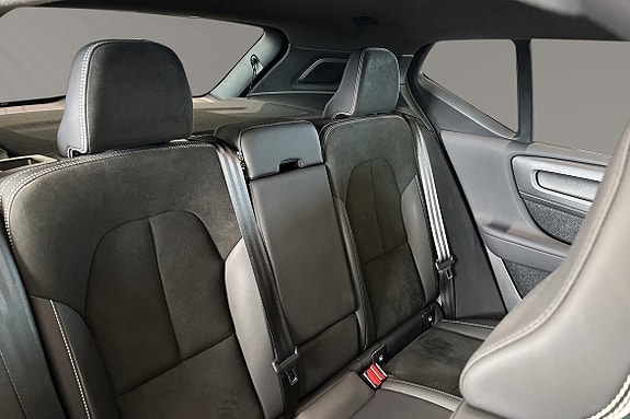 Volvo XC40 11 of 30