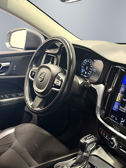 Volvo V60 Cross Country 13 of 28