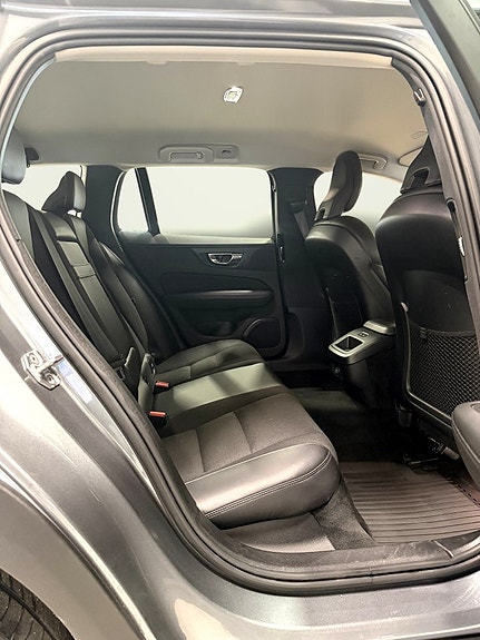 Volvo V60 Cross Country 16 of 28