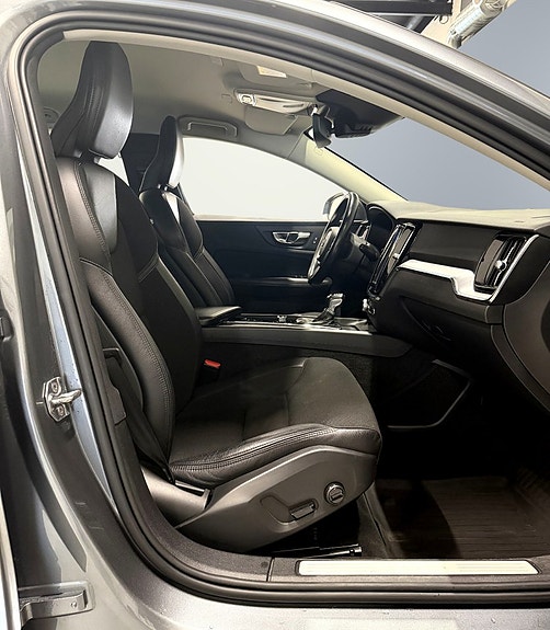 Volvo V60 Cross Country 15 of 28
