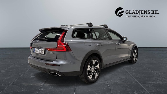 Volvo V60 Cross Country 7 of 28