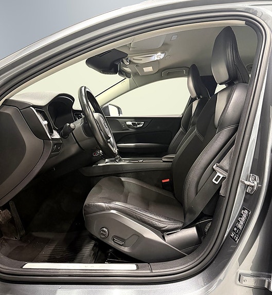 Volvo V60 Cross Country 10 of 28