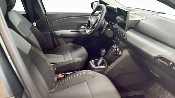 Dacia Sandero 3 of 9