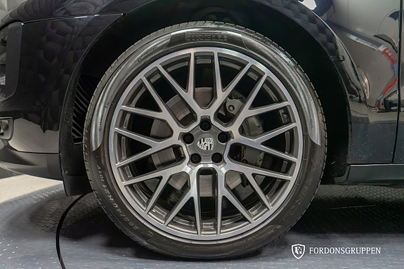 Porsche Macan S 12 of 24