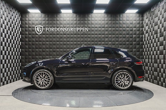 Porsche Macan S 2 of 24