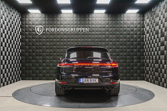 Porsche Macan S 5 of 24