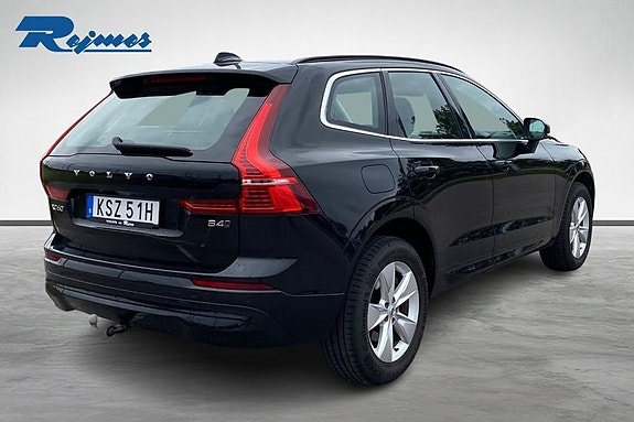 Volvo XC60 2 of 19