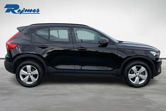Volvo XC40 3 of 18