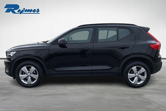 Volvo XC40 4 of 18