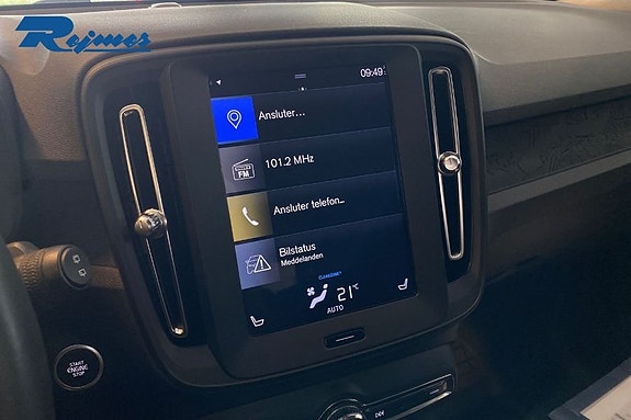 Volvo XC40 8 of 18