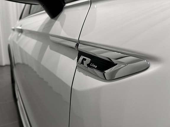 Volkswagen Tiguan 5 of 17