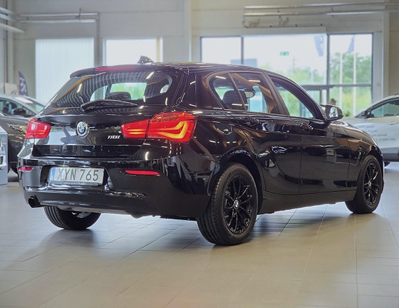 BMW 118i 3 of 13