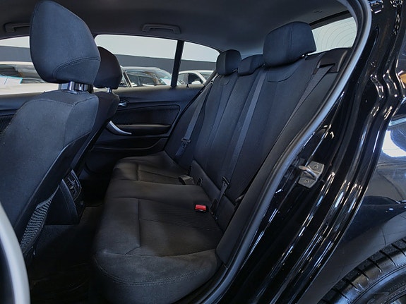 BMW 118i 8 of 13