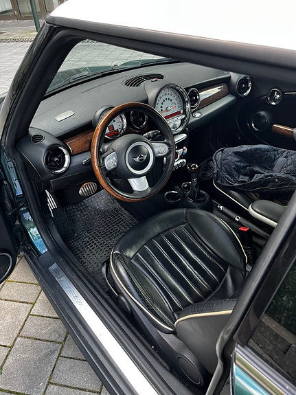MINI Cooper S 4 of 4