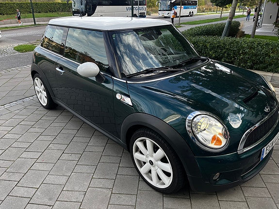 MINI Cooper S 2 of 4