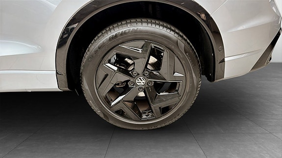 Volkswagen Tiguan 6 of 12