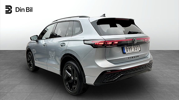 Volkswagen Tiguan 3 of 12