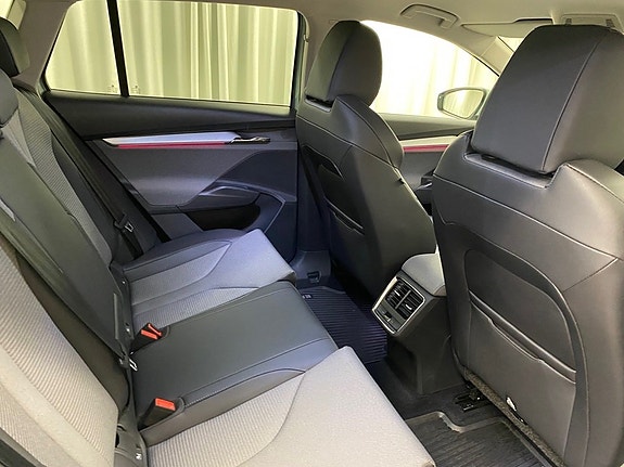 Skoda Enyaq 7 of 10