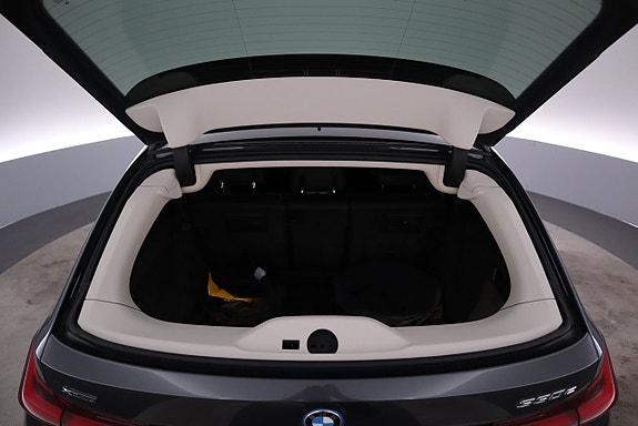 BMW 330e 25 of 26