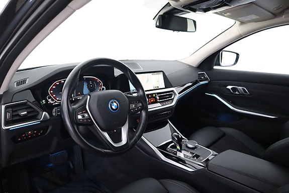 BMW 330e 10 of 26