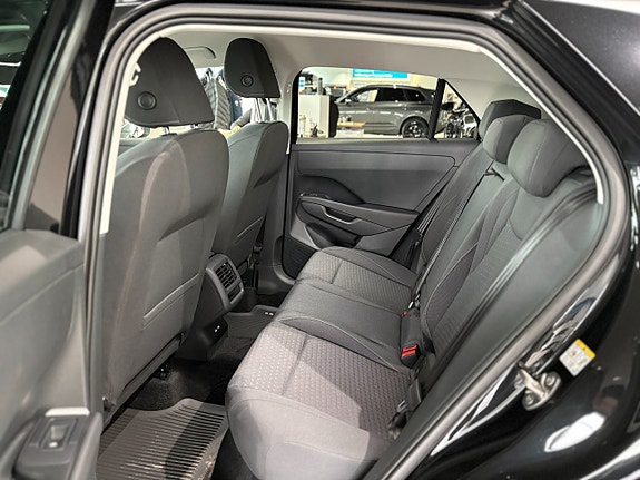 Volkswagen T-Roc 10 of 13