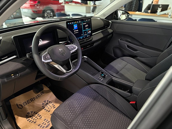 Volkswagen T-Roc 7 of 13
