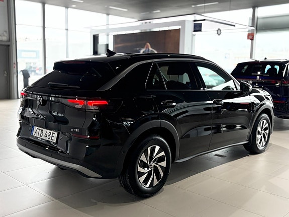 Volkswagen T-Roc 11 of 13