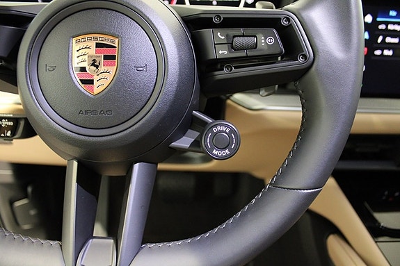 Porsche Cayenne 10 of 24