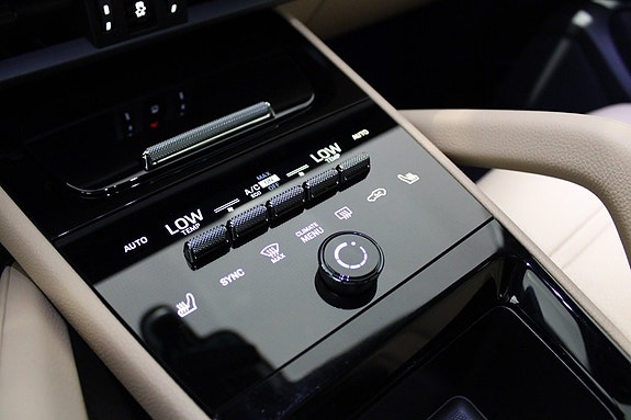 Porsche Cayenne 13 of 24