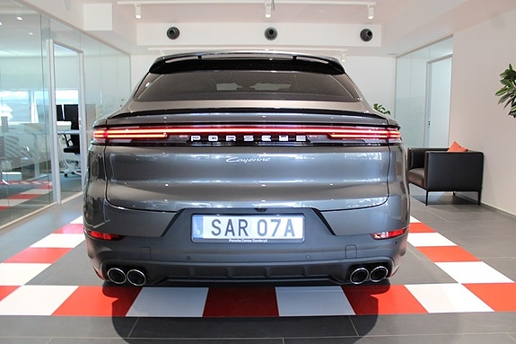 Porsche Cayenne 6 of 24