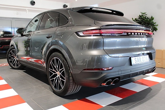 Porsche Cayenne 2 of 24