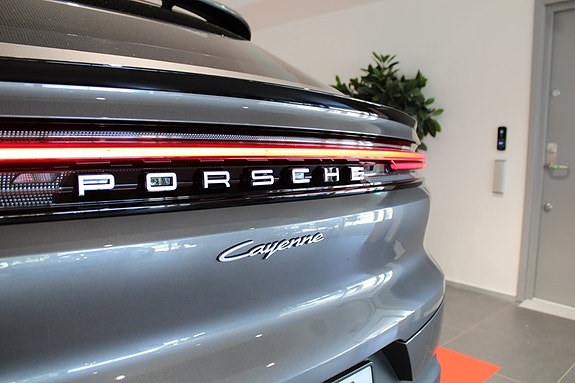 Porsche Cayenne 7 of 24