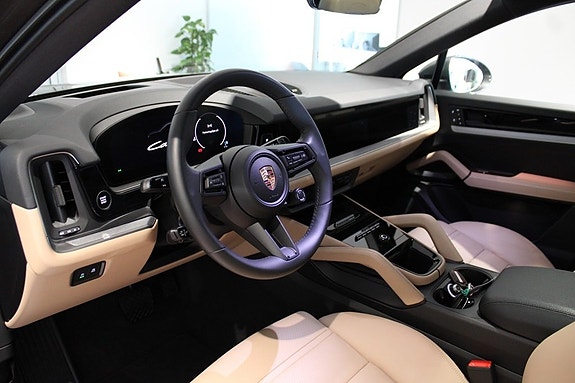 Porsche Cayenne 8 of 24