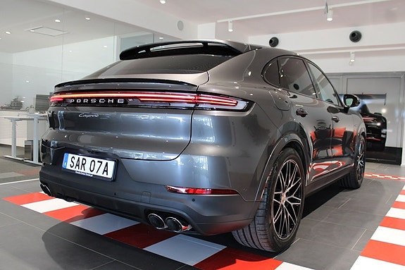 Porsche Cayenne 4 of 24