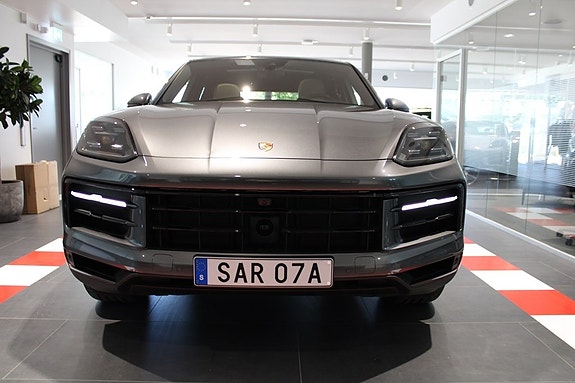 Porsche Cayenne 5 of 24