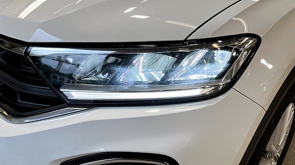 Volkswagen T-Roc 16 of 21