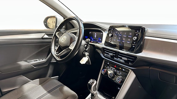 Volkswagen T-Roc 11 of 21