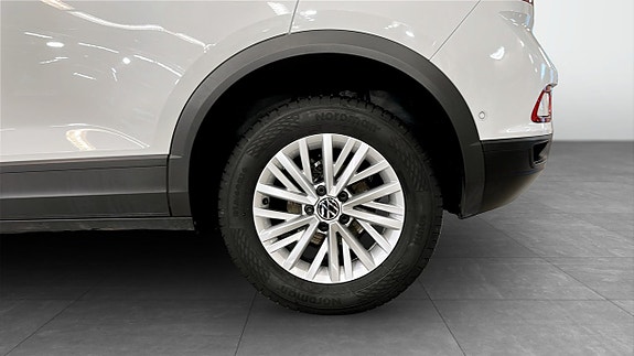 Volkswagen T-Roc 6 of 21