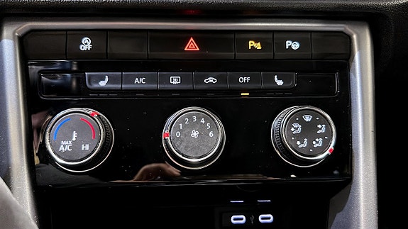 Volkswagen T-Roc 19 of 21