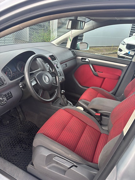 Volkswagen Touran 5 of 6